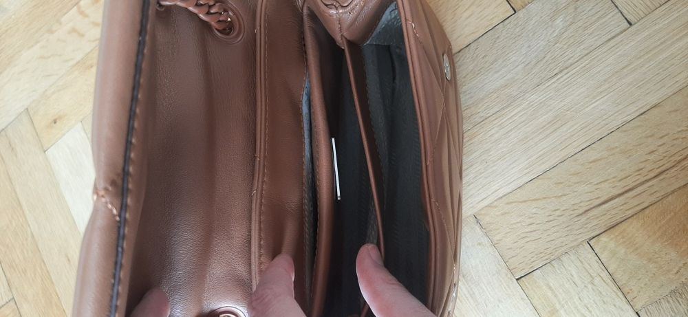 Prada чисто нова чанта