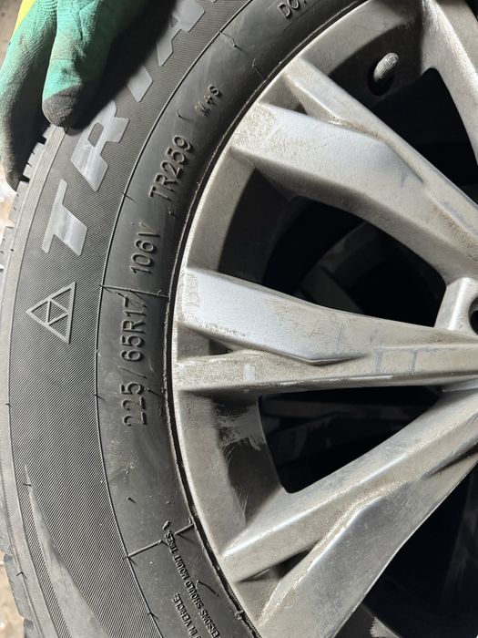 Шины с дисками в отличном состоянии