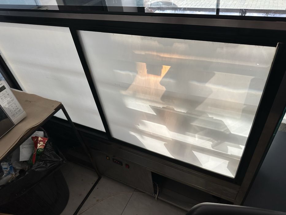 Витринный холодильник