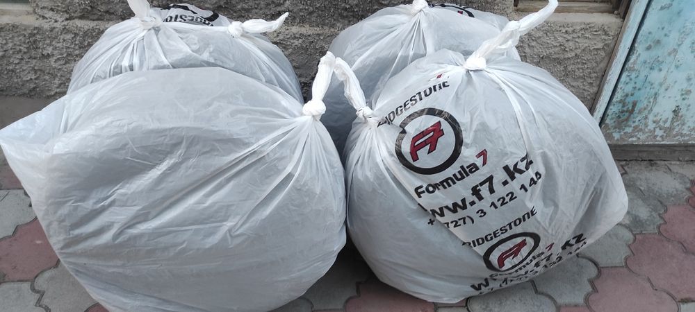 Продам комплект Резины 295/40/21