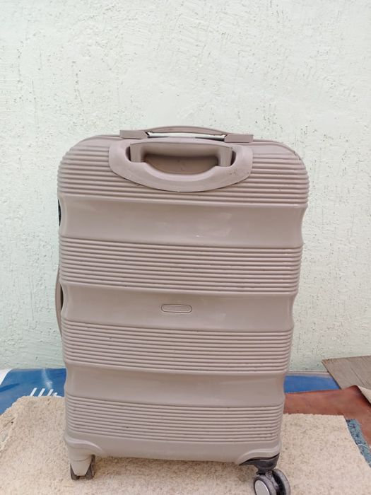 Чемодан . чемодан.