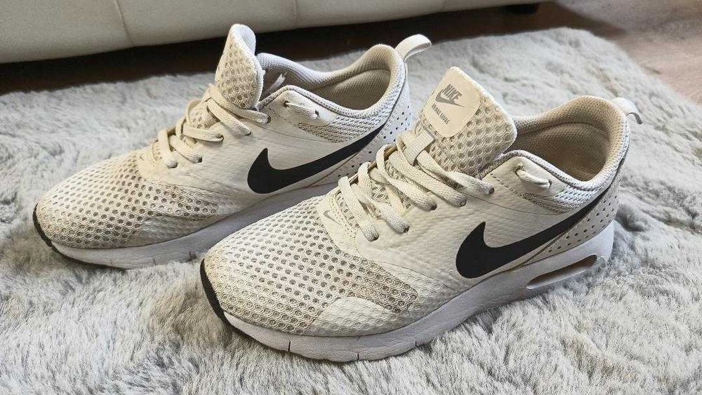 Adidasi dama Nike Air Max Tavas - marime 38 / 24,5 cm