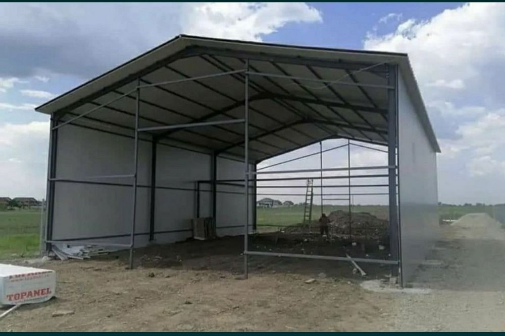 Hala.metalica 10×30×4 cu tabla pe acoperiș