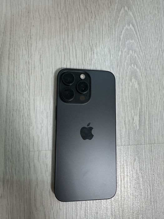 Продам Iphone 15 pro max 1 Tb батарей 80%