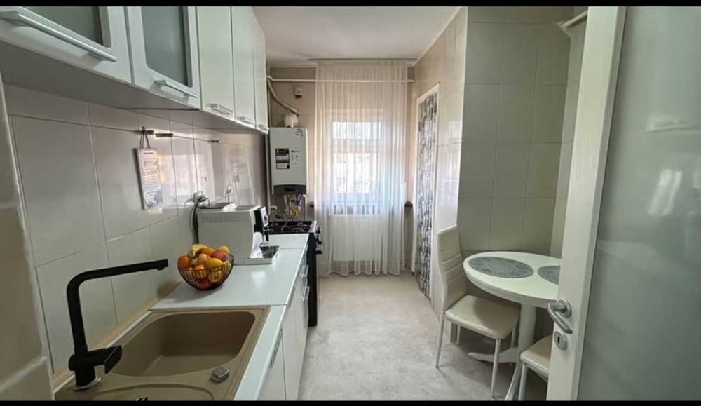 Apartament 4 camere decomandat, Central, 82mp, etaj 3/4