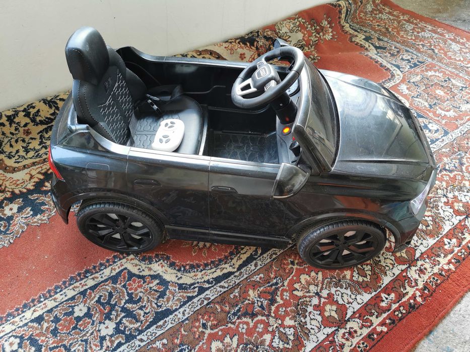 Mașina electrica pentru copii Audi RS Q8