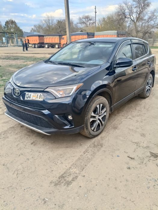 Toyota  RAV4 LE 2018