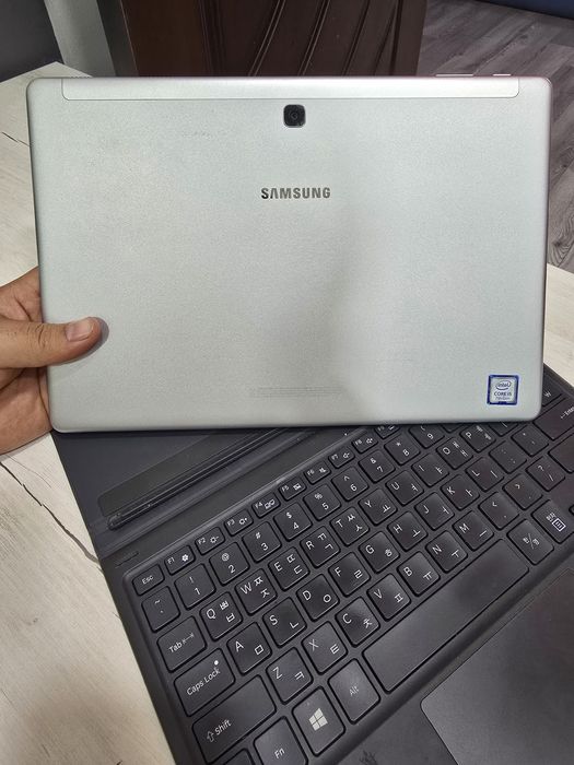 Samsung galaxy book srochna sotiladi