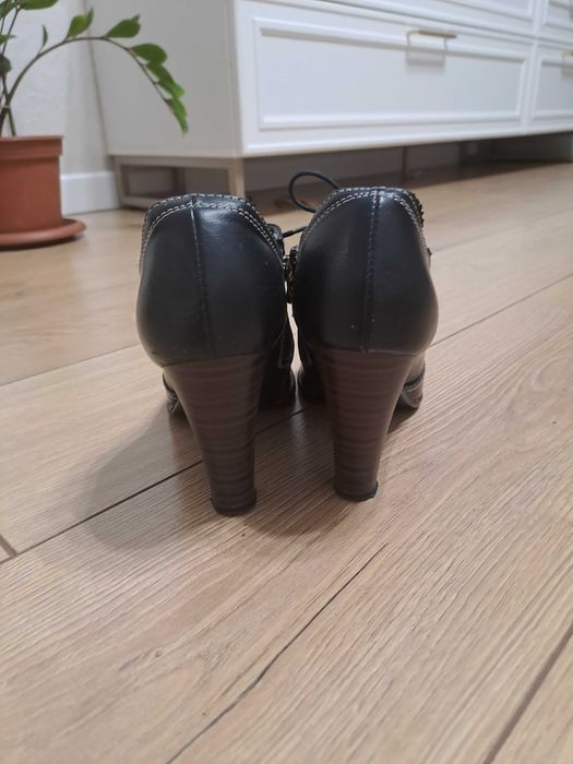Продам женские туфли