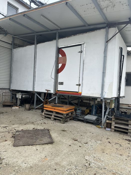 Фургон хладилен 6м дължина 2.50 ширина и височина 2.40