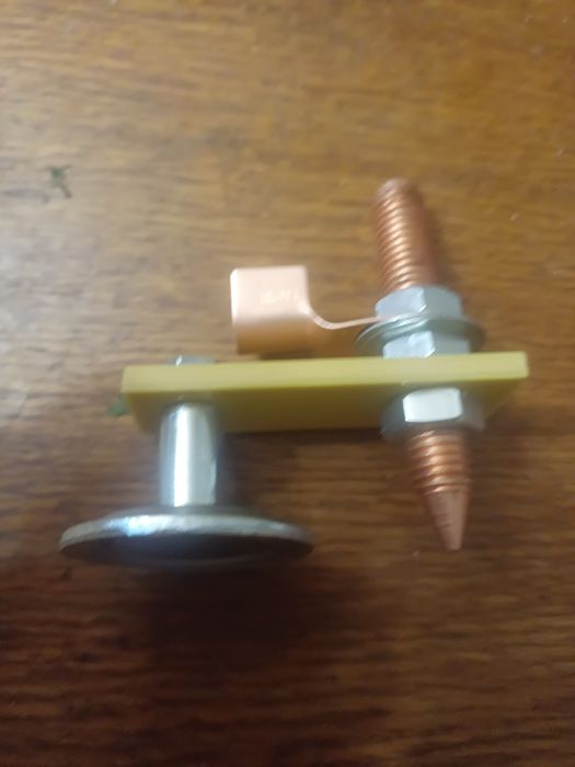 Priza magnetica pentru împământarea aparatului de sudură