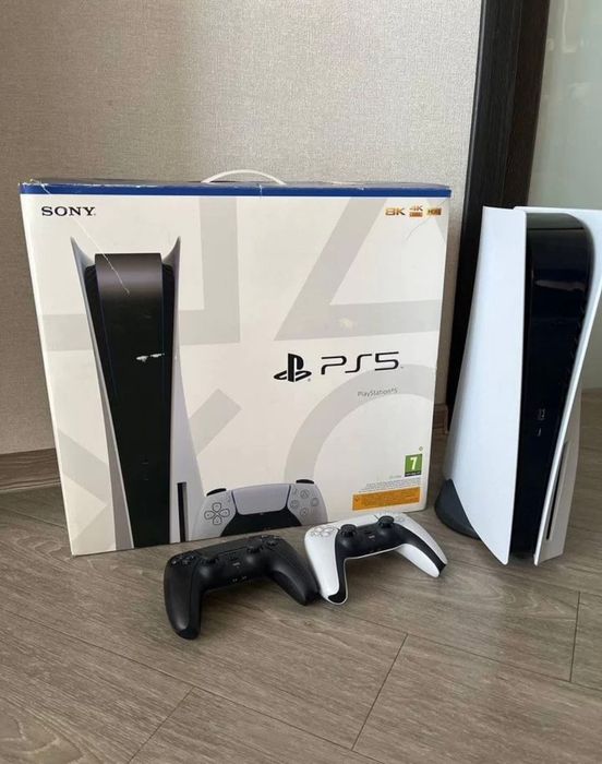 PlayStation 5 с двумя геймпадами + 600 игр