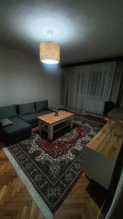 Inchiriez apartament cu 3 camere