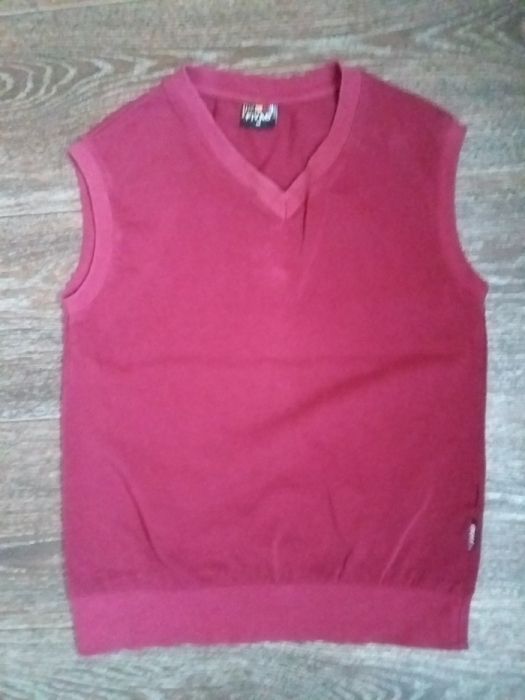 Кофта, безрукавки для школьника 9-10 лет