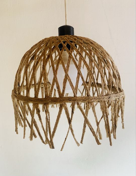 Полилей като произведение на изкуството – ръчна изработка и хармония