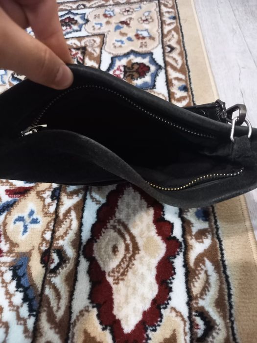 Продаётся замшевая чёрная сумка