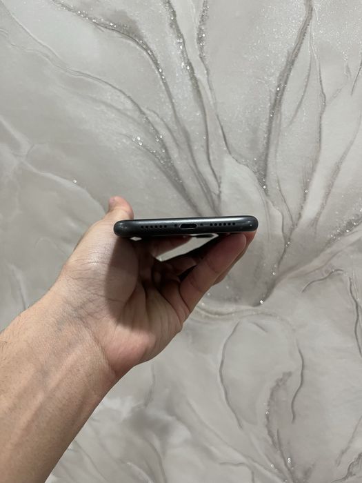 Продам iPhone 11 64gb в идеальном состоянии