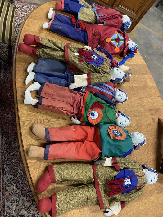 Китайски порцеланови кукли с копринени дрехи