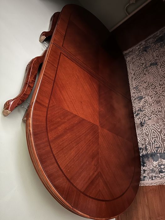 Стол для приема гостей