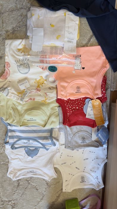 Бебешки дрехи нови Primark,Waikiki, Sinsay и Reserved и буйки