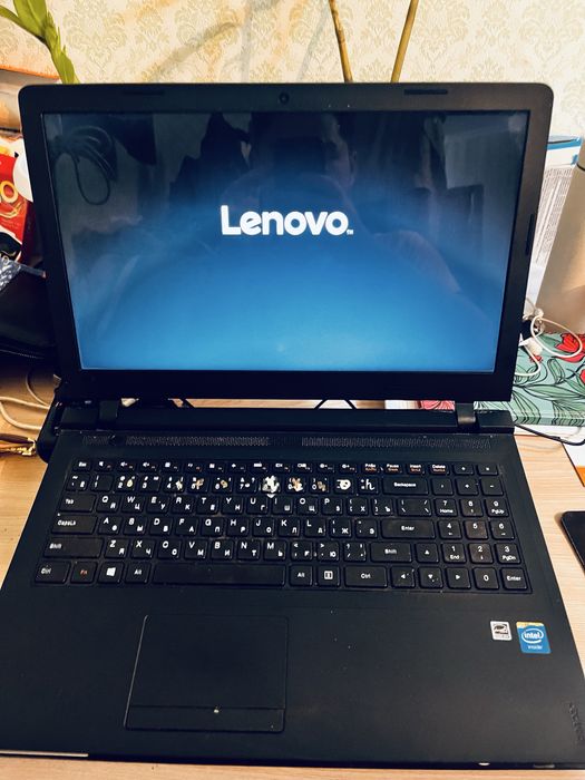 Ноутбук Lenovo.