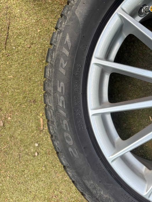 Roți R17 cu anvelope 205/55/R17 Pirelli iarnă