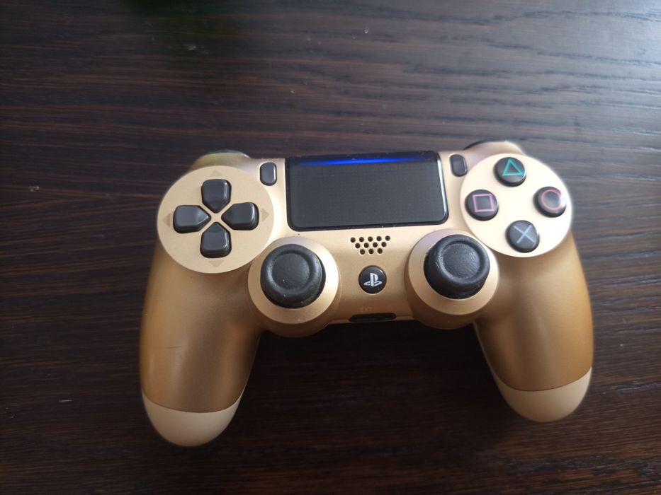 Playstation 4 pro с 2 джойстика