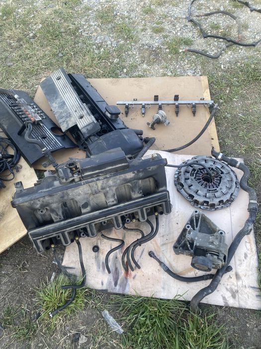 Dezmembrez bmw e60 2.2 i