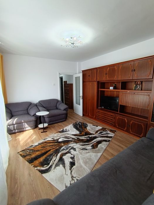 Închiriez apartament