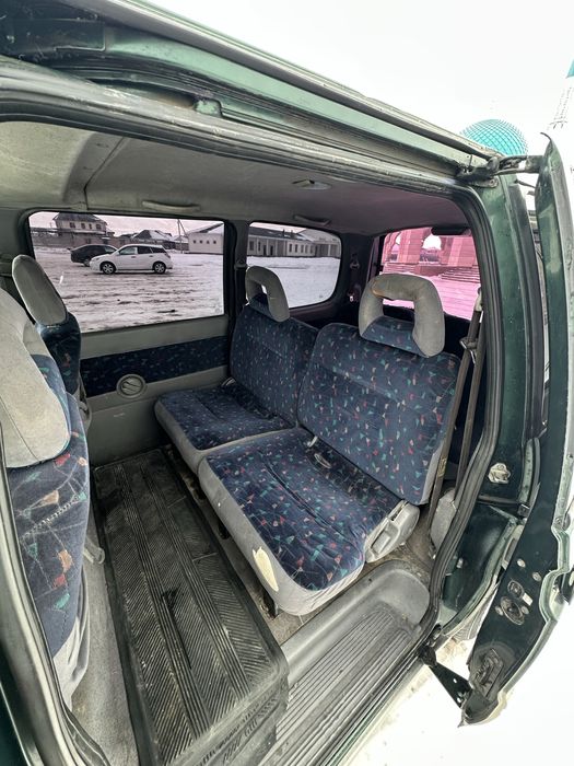 Продам Nissan Serenu