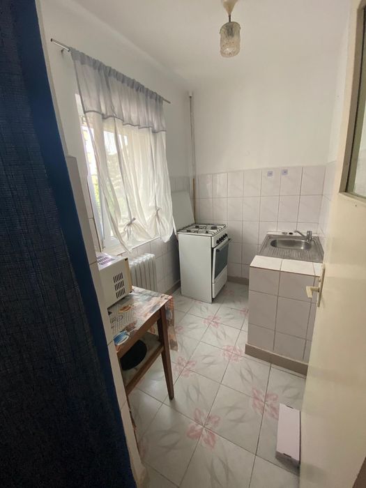 Închiriez garsoniera