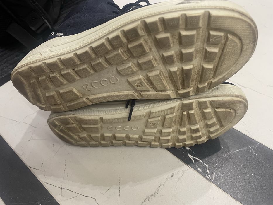 Классные фирменные ботинки ECCO