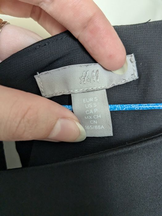 H&M сатенена черна рокля