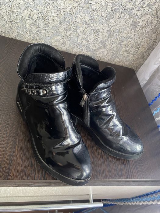 Продам ботинки