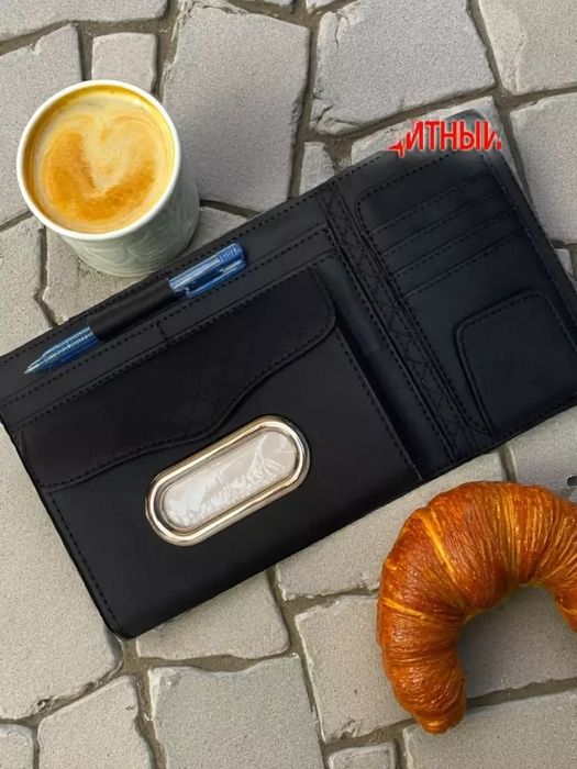 Mashinada quyosh qaetargichida urnatiladigan sumka