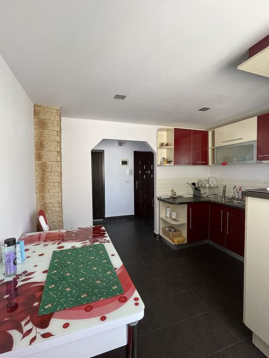 Apartament decomandat cu 3 camere pentru chirie