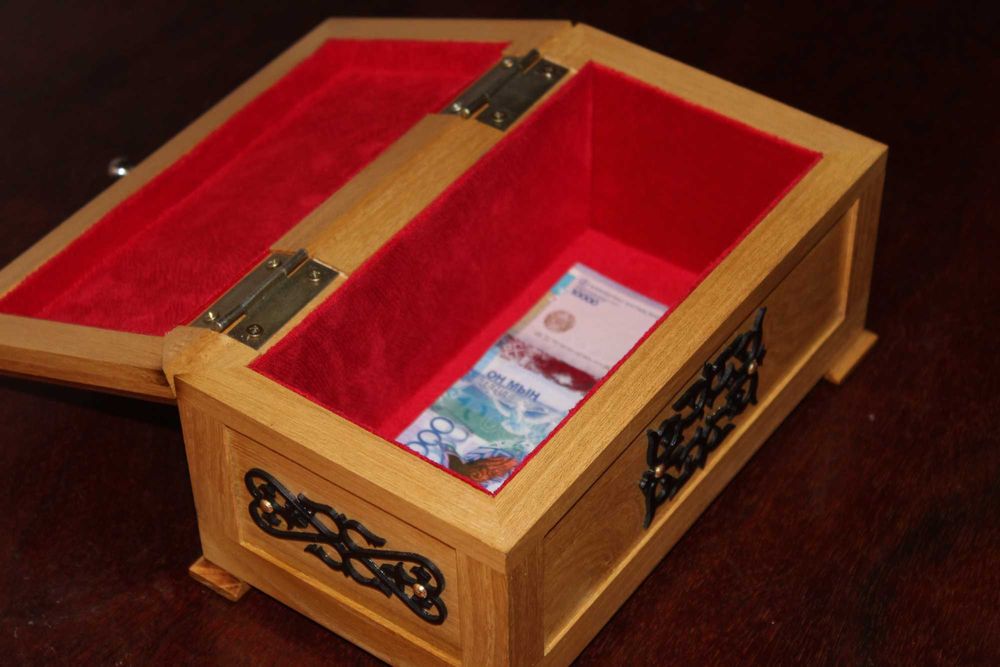 Шкатулка (купюрница)