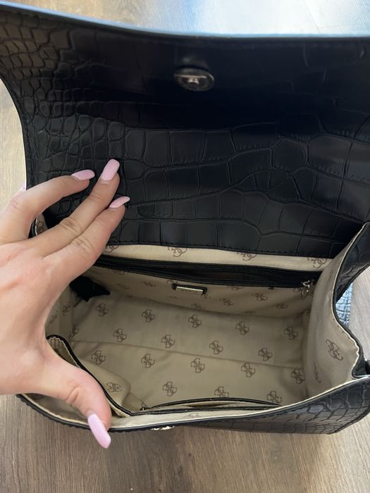 Оригинална чантa Guess