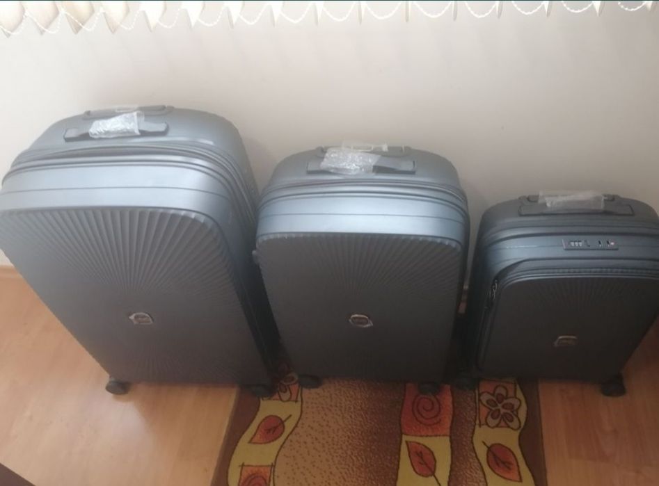 Голям куфар тъмно син 100л Grand Ghepard