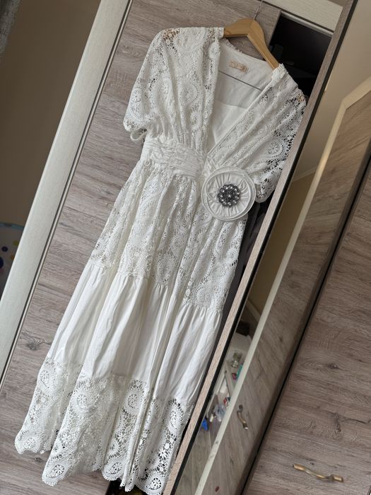 Белое платье LILIUM