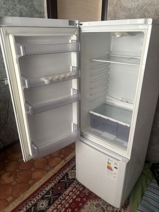 продаю холодиьник на запчасти