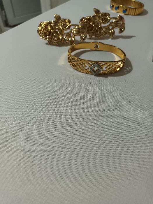 Vând linguri placate cu aur de 24k