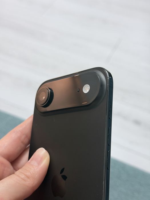 Продам Iphone 17air black 256gb.