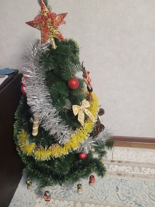 Продам ёлку б/у 8000