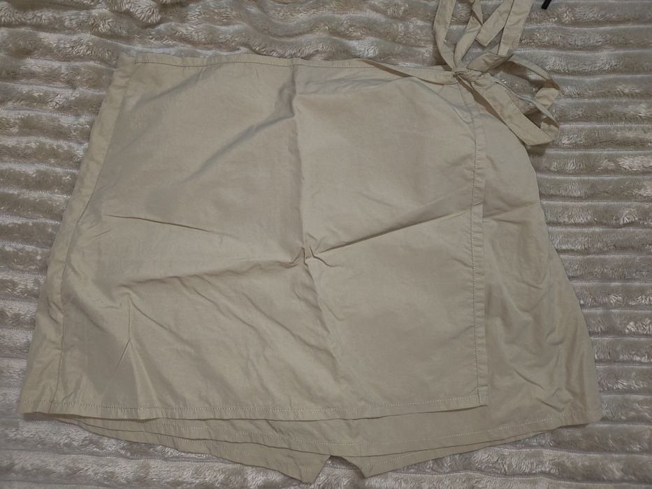 Пола шорти чисто нови