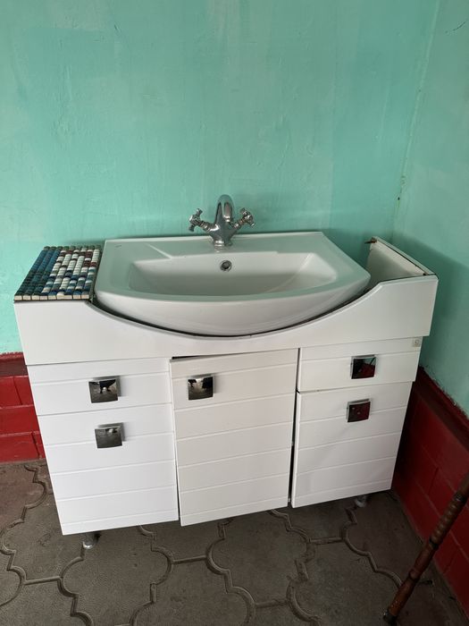 Продам раковину со смесителем