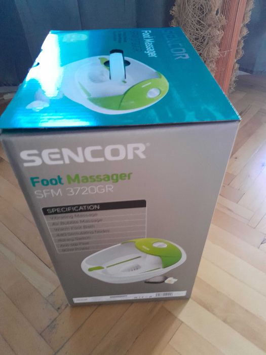 Нова масажна вана за крака с соли към нея