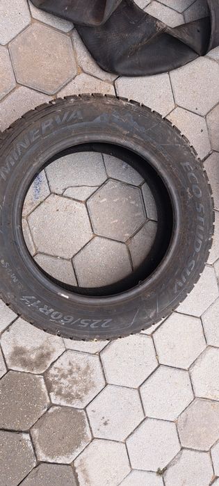 Продам шыны. Бу. 225/60R17.