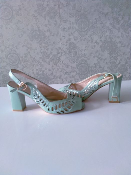 Босоножки.       .