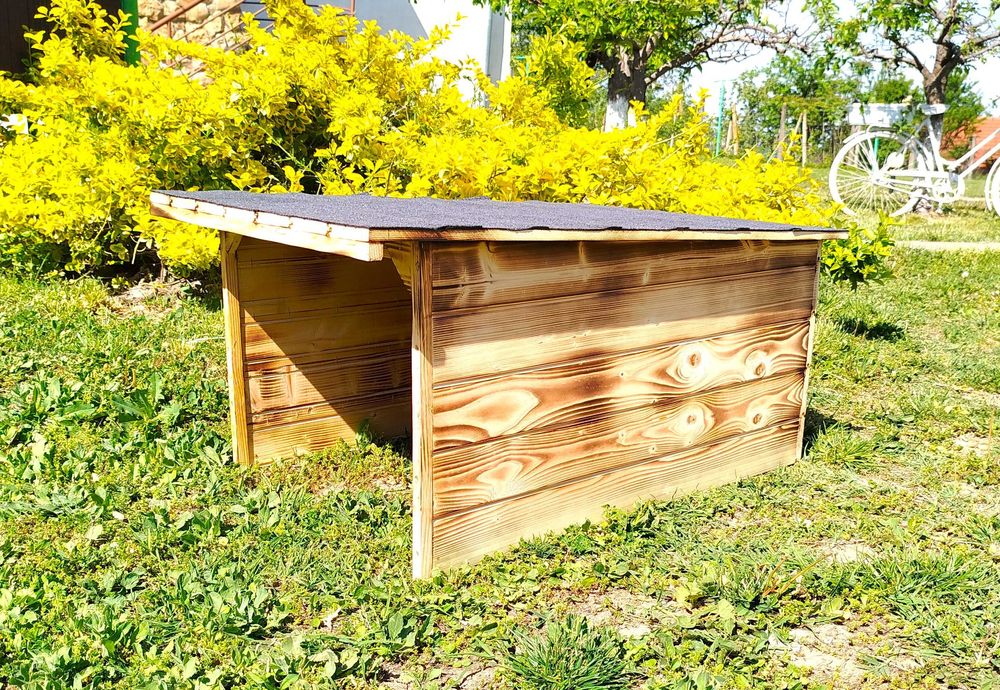 Гараж, навес, къща за косачка робот от дърво